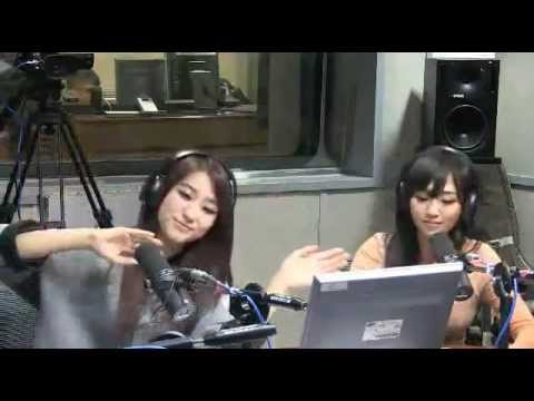 Hyorin singing with a fan