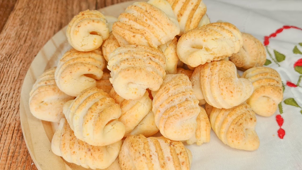 BISCOITO DE QUEIJO ASSADO, FÁCIL E RÁPIDO.