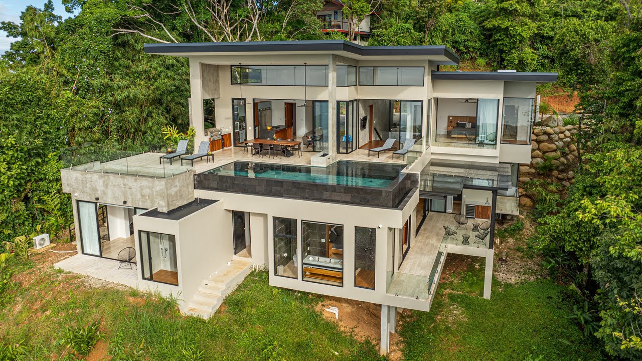 Fotograma de video: Casa con vista al mar en el Pacífico Central