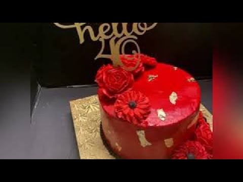 Pastel rojo de buttercream, rosas y gerberas