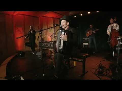 Cimbaliband feat. Maszkura - Dikh Dikh Dikh ( PutriPop Cover - Live @ Fonó)