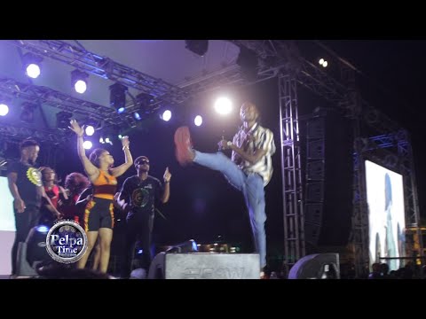 Laa Lee fall off the stage & Busy Signal don't want to go to jail anymore AT IT'S A PARTY