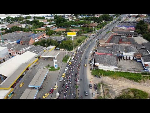 Desde el aire: impresionantes filas en búsqueda de gasolina