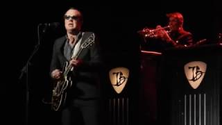 Pretending (Clapton) - Joe Bonamassa - Chicago Theater - March 11, 2017