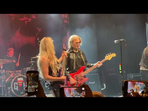 Sophie Lloyd joining Glenn Hughes on stage in London on 18th Oct 2025 - Burn