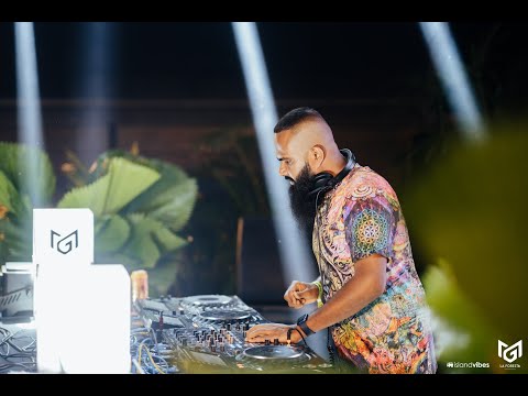 DJ ULTRA | | | LA FORESTA PRESENTS AARON SUISS | | | Happy Banana Unawatuna | | | Sri Lanka