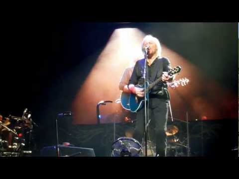 Barry Gibb / Stephen Gibb I've Gotta Get A Message To You Brisbane 16/02/2013