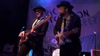 Eric Hutchinson- Outside Villanova (Live Fade Out)