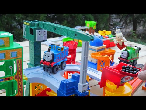 Thomas the Tank Engine Loader ☆ Harold & Cranky's Coal Loading and Unloading Course