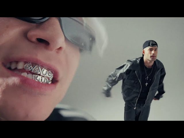 Video zu Raz Dva Tri ansehen