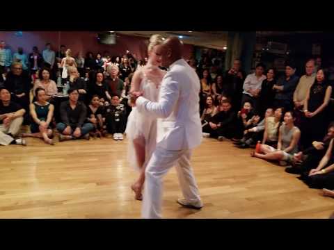 Argentine tango: Eleonora Kalganova & Batt Johnson - Cacareando