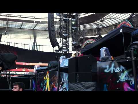 Robyn - With Every Heartbeat Chorus @ Emirates Stadium (Front Row)