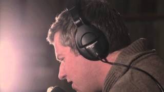 WHUS Studio Sessions: Chris Bathgate performs "O (H) M"