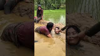 Download lagu gadis desa mandi lumpur cari ikan  #gadisdesa #gadisdesacantik #jandadesa #viral mp3