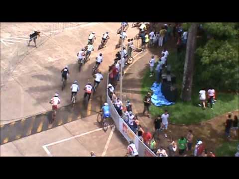 Sensacionais imagens aéreas da LARGADA- 3ª  BATERIA - CIMTB - Araxá - MG 25-03-12