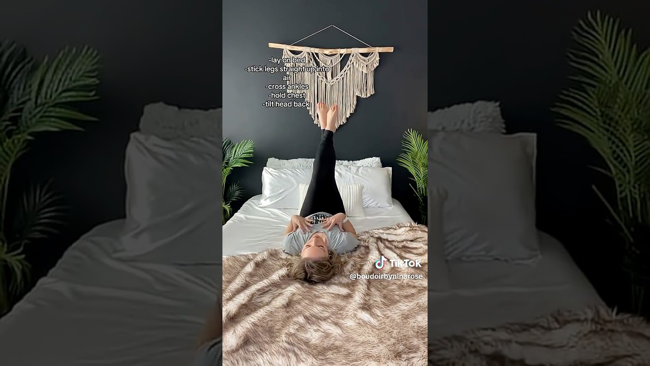 The Best Boudoir Pose to Hide Your Belly & Highlight Your Curves: Confidence-Boosting Posing Tips