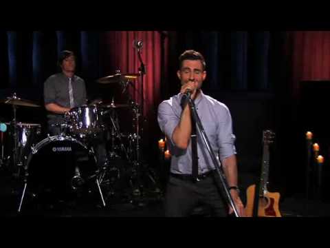 Maroon 5 - Makes Me Wonder (Live on Walmart Soundcheck)