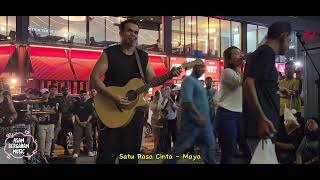 Download lagu Satu Rasa Cinta Jangan Tanya Bagaimana Esok - Maya dari Indonesia ft Sentuhan Buskers Bukit Bintang mp3