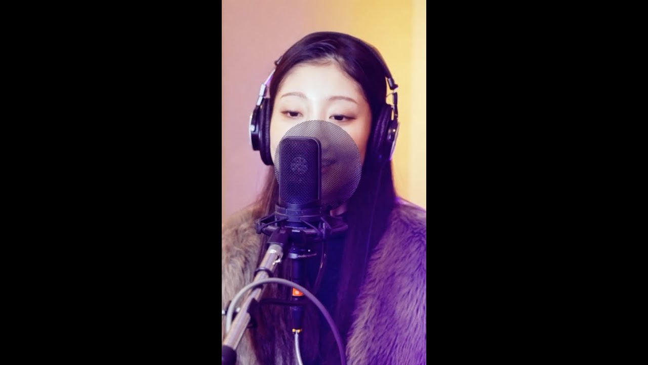 19-Year-Old Japanese Folk Singer Stuns with Traditional Vocals #shorts