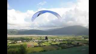 preview picture of video 'TAIWAN, Taitung Country, Luye Gaotai Paragliding - Salto parapente en Luye, Taitung (TAIWAN)'