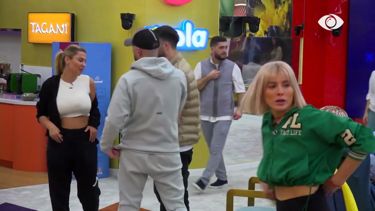 Momente gëzimi tek skuadra fituese, Dea dhe Meri përqafohen dhe qeshin me të madhe