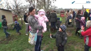 preview picture of video 'Minden születendő gyermeknek ültessünk egy fát - Pázmánd 2012.'