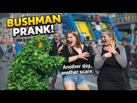 Bushman prank: Fear activated escape mode 🤣 #bushmanprank #funny #viral”