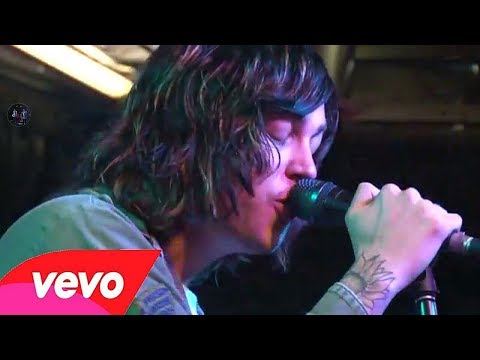 Sleeping with sirens - Live at KROQ (Gossip, Santeria and Legends)