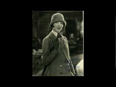 Sugar Foot Strut - The Charleston Chasers (w Red Nichols, Miff Mole. Pee Wee Russell) (1927)