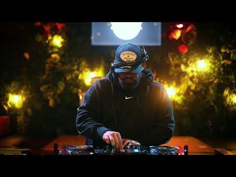 Apo Late 2000s RNB | IG: @apo_rsa | @composed_photography