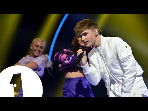 HRVY - Personal / Wish You Were Here (Radio 1's Teen Awards 2018)