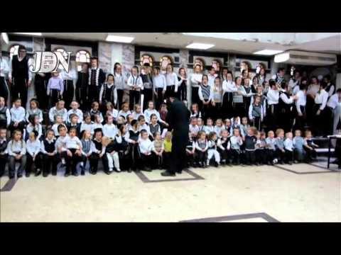 Shomrei Emunim Rebbe Giving Out Chanukah Gelt - 5774