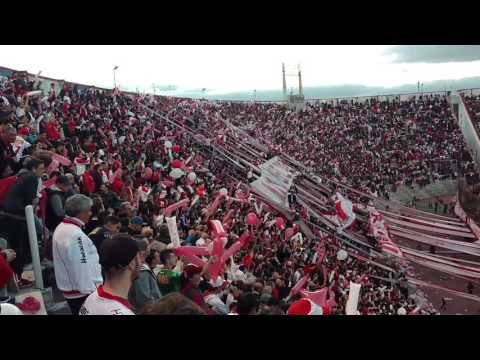 "Dale huracán! La banda del globo en el clásico.." Barra: La Banda de la Quema &bull; Club: Huracán