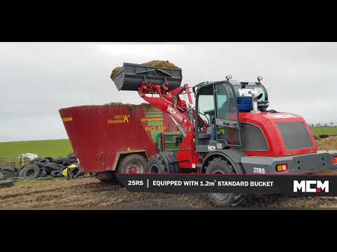 25RS Wheel Loader Mixing Feed For Dairy Cows - The Farmer's Machine