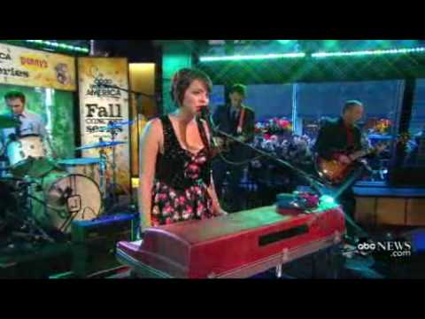 Norah Jones - Chasing Pirates ( Live Good Morning America 11/16/2009 )