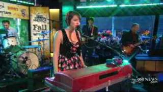 Norah Jones - Chasing Pirates ( Live Good Morning America 11/16/2009 )