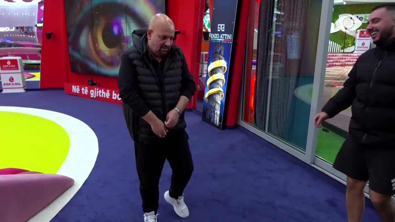 “Mos më prek…”/ Keijsi vijon rrengun e banorëve për ta ndjekur nga mbrapa, Iliri: Janë çmendur