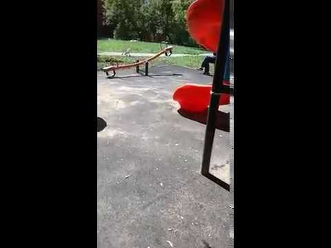 Неожиданное завершение спуска с горки