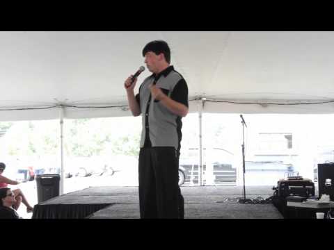 Cliff Wright sings 'Paralyzed' Elvis Week 2014 (video)