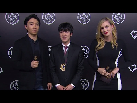 SkT Coach Kkoma awkward interview with Sjokz. Forever single! Lol
