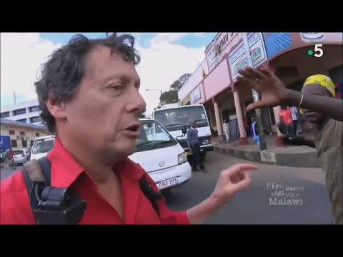 MALAWI : ANTOINE DE MAXIMY SE FAIT AGRESSER EN PLEINE RUE (J'IRAI DORMIR CHEZ VOUS - 2016)
