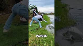 Download lagu This girl who is good at fishing is finally shocked! 😂 mp3