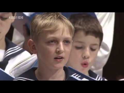 Vienna Boys Choir   Wiener Sängeknaben  song  Chiquitita   Korea concert