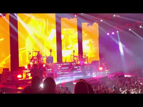 image-Who did Zac Brown open for?