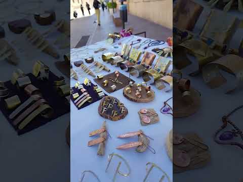 Córdoba. Obispo Trejo y Caseros. Artesanias en plena peatonal. #córdoba #artesanos #cultura #arte