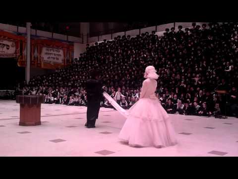 Rachmestrivke dancing mitzva tantz