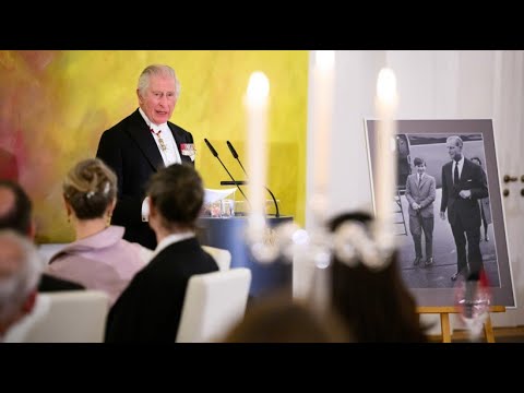 Staatsbankett in Berlin: Charles III. scherzt: „Kein Dinner for one“
