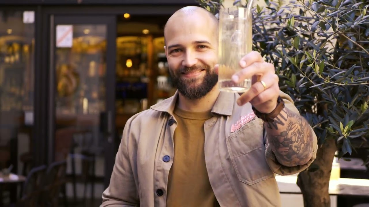 Initiez-vous à la mixologie avec Joris - Vidéo