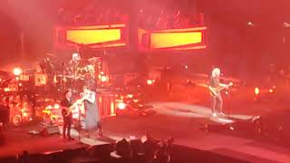 Queen + Adam Lambert : Paris 2022 , The Rhapsody Tour : Fat Bottomed Girls