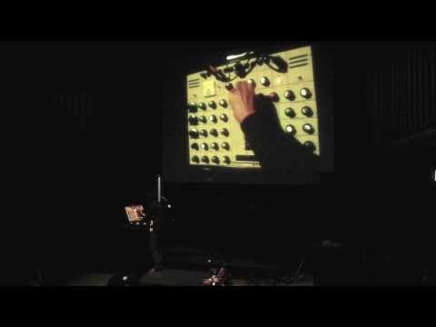 町田良夫 Yoshio Machida plays SYNTHI AKS at CYBERFEST 2013